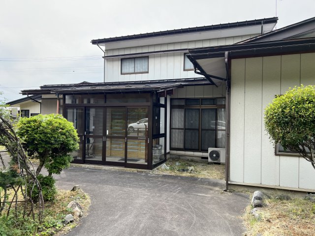 長井市森　住宅の外観