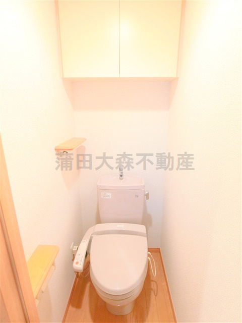 ルーブル多摩川参番館のトイレ|棚収納付きのトイレ