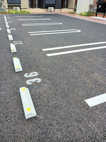 ベルウッド八街Ⅵの駐車場