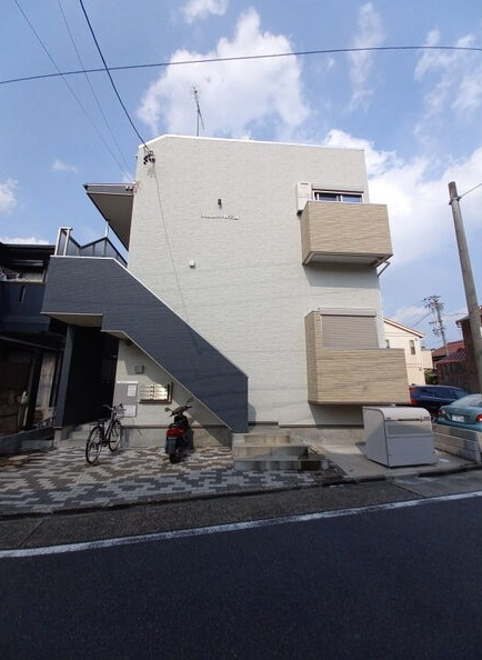 Ampio中村公園の外観