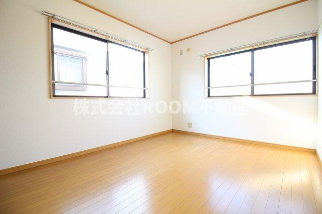 末吉大丸マンションの洋室|落ち着いた色調の洋室です