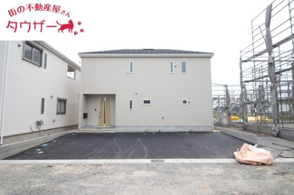 【外観】 | 永盛小学校・安積中学校区　GRADLE GAEDEN 郡山市安積町笹川　第７　全９棟　８号棟 | 駐車スペース３台～４台可能です！　外水道もついていますので洗車に便利です♪