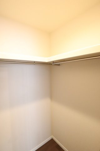 ルイシャトレ垂水壱番館の収納|約5.3の洋室にあるクローゼット