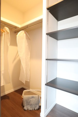 ルイシャトレ垂水壱番館の収納|約6.5帖の洋室にあるクローゼット
