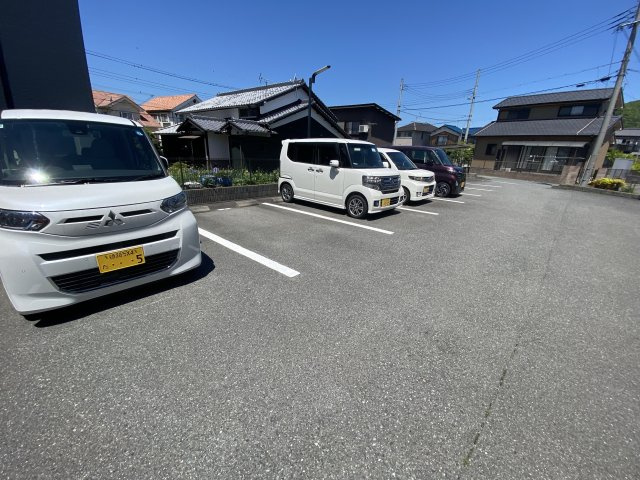 ラ・ヴィーダーⅡの駐車場