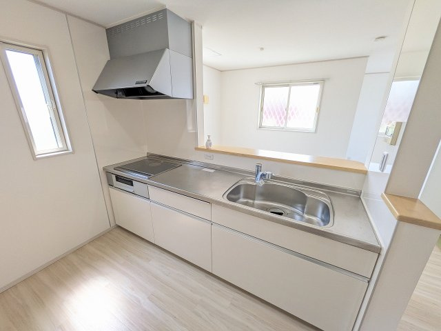 八王子市　泉町　中古戸建てのキッチン|～使い勝手の良いシステムキッチン～
