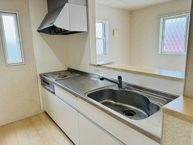 八王子市　泉町　中古戸建てのキッチン|～使い勝手の良いシステムキッチン～