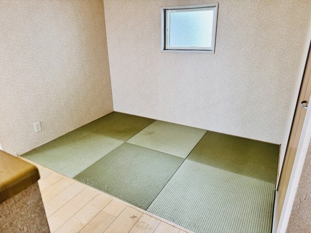 八王子市　泉町　中古戸建ての内装|～3.0帖相当の畳コーナー～