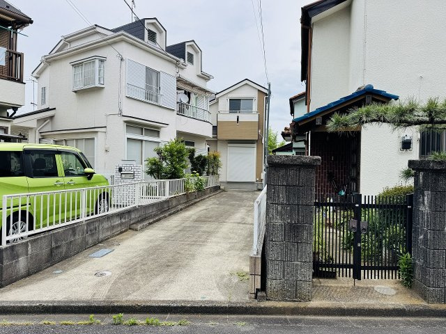 八王子市　泉町　中古戸建ての駐車場|～2台駐車可能カースペース～