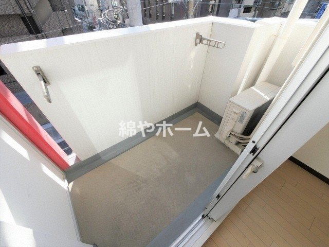 フォーチュン心斎橋イーストのバルコニー|バルコニーからの眺めを楽しみながら食事をしませんか