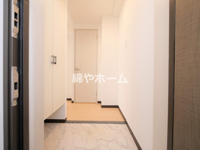フォーチュン心斎橋イーストの玄関|収納もある玄関です
