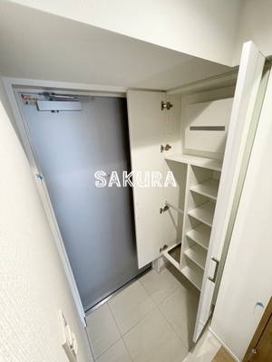 【玄関】 | クレスト小杉スクエア | 収納豊富なシューズボックスです♪