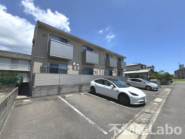 ヴィラセゾンⅤの駐車場