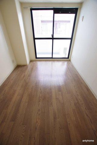 メゾンドシュルヴィ　仲介手数料無料の洋室