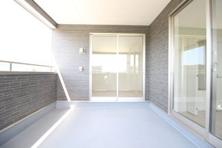 【バルコニー】 | 開成小学校・郡山第一中学校区　GRADLE GAEDEN 郡山市大槻町　第３８　全９棟　２号棟 | インナーバルコニーですので雨の日の洗濯も安心ですね♪　同社施工例