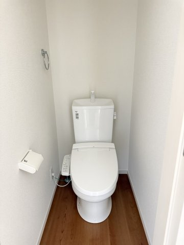 四ノ宮垣ノ内町のトイレ|多機能なウォシュレット付で温かい便座でホッと一息つけちゃう至福の空間に。（R8.6撮影）