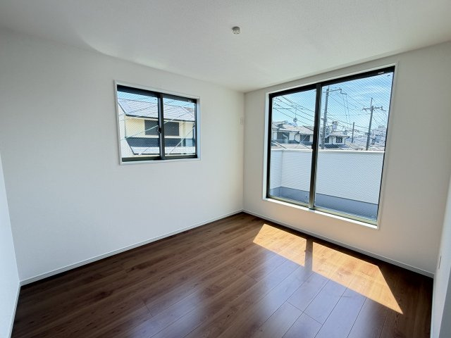 四ノ宮垣ノ内町の洋室|お部屋が全部で４部屋ございます。お子様の一人部屋やリモートワーク用のお部屋をつくったりなど…ライフスタイルに合わせてお使いいただけます♪（R8.6撮影）