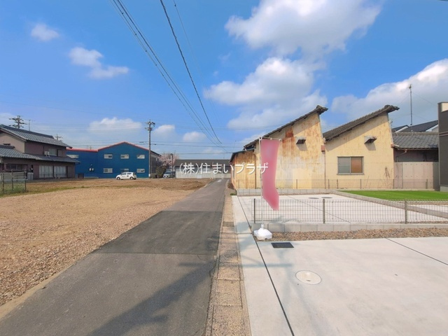 仲介手数料無料）一宮市浅井町５期Ｂ号棟の前面道路含む現地写真