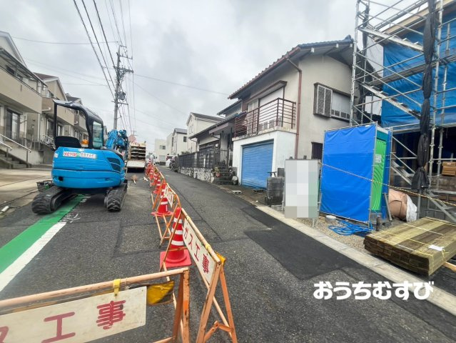 尾張旭市旭ヶ丘町3期(全1棟)の前面道路含む現地写真