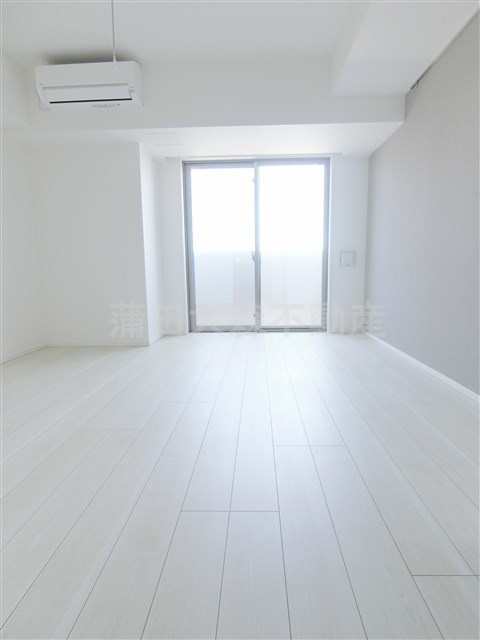 ECREDE蒲田EASTの居間・リビング