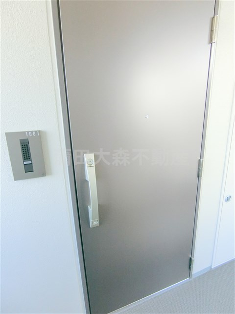 ECREDE蒲田EASTの玄関