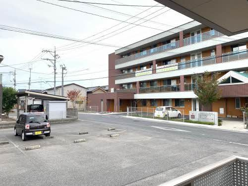 スカイメゾン １２番館の駐車場