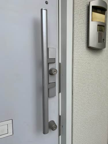 スカイメゾン １２番館の玄関