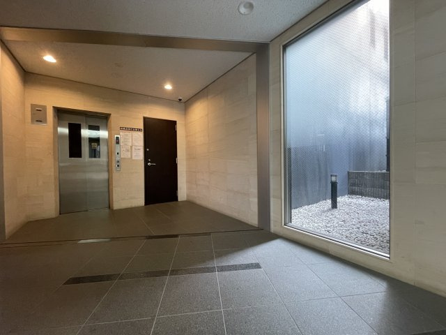 プレール・ドゥーク東京EASTⅢのロビー