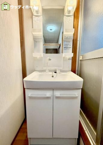 川口市本町3丁目　中古一戸建ての独立洗面台