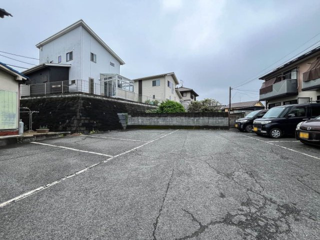 コーポやすらぎの駐車場
