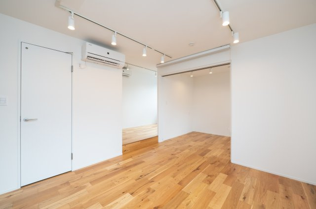 Recorrido Nakanoshinbashi 302号室の居間・リビング