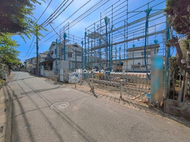 春日部市西金野井3期　新築一戸建て　1号棟の前面道路含む現地写真