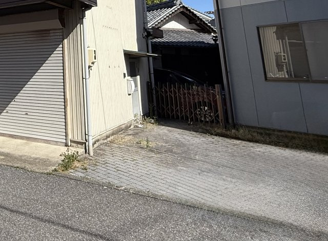 ガレージハウス神戸町の駐車場