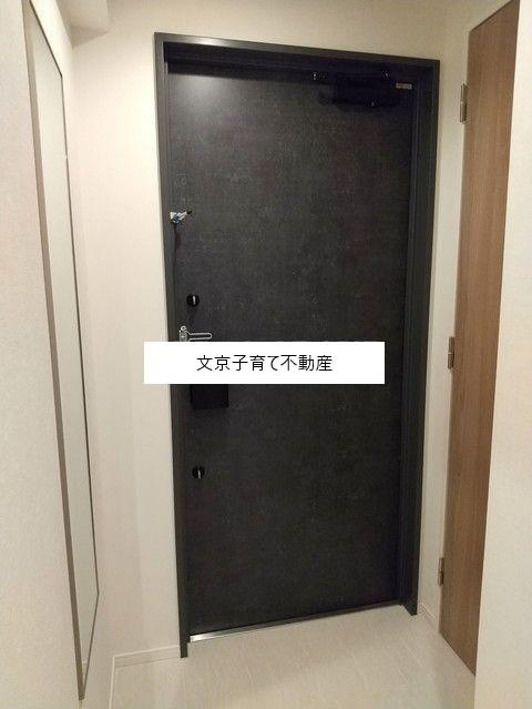 パークアクシス市谷左内町の玄関
