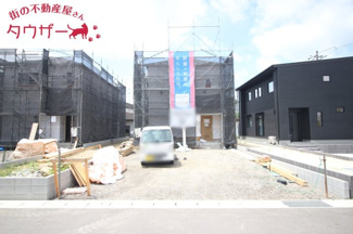 【外観】 | 須賀川第一小学校・須賀川第一中学校区　GRADLE GAEDEN 須賀川市影沼町　第４　全３棟　１号棟 | 駐車スペース３～４台可能です！　外水道もついていますので洗車に便利です♪
