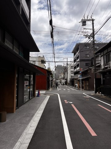 バインオークラビの駐車場