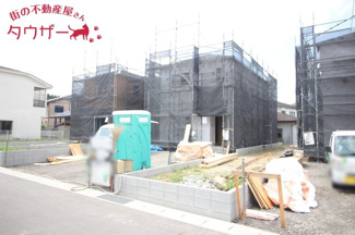 【外観】 | 須賀川第一小学校・須賀川第一中学校区　GRADLE GAEDEN 須賀川市影沼町　第４　全３棟　２号棟 | 駐車スペース３～４台可能です！　外水道もついていますので洗車に便利です♪