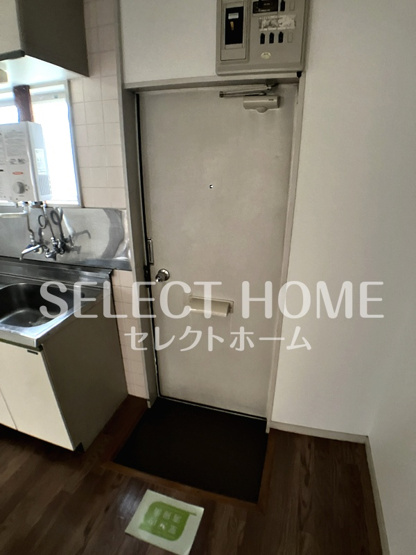 【玄関】 | 明和ハイツ | 収納もある玄関です