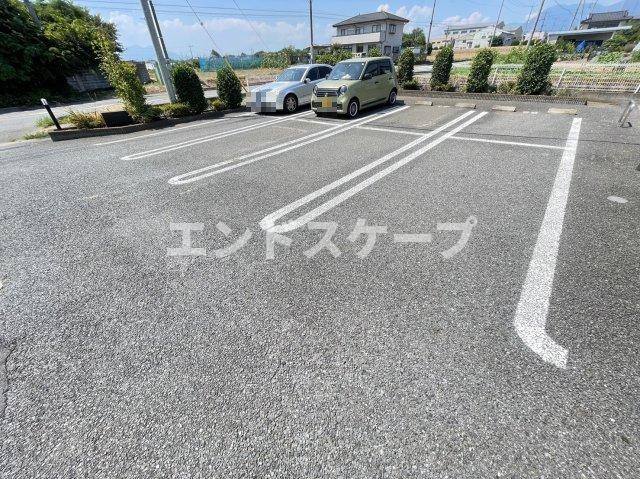 アルデンヌＡの駐車場|高崎、前橋のお部屋探しはエンドスケープまで！お客様の理想お聞かせ下さい♪