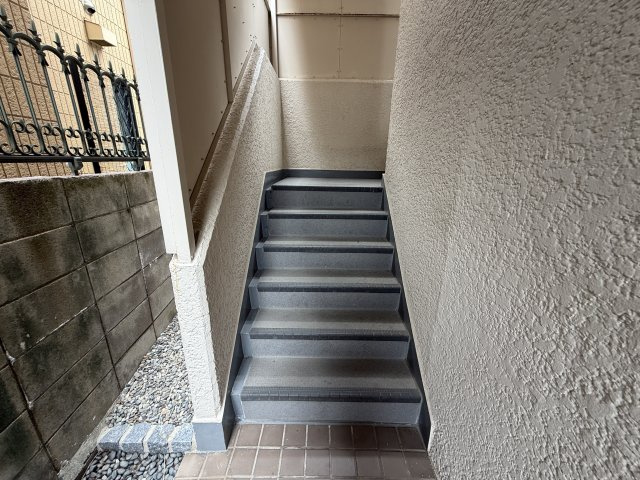 ドミトリー石屋川のエントランス