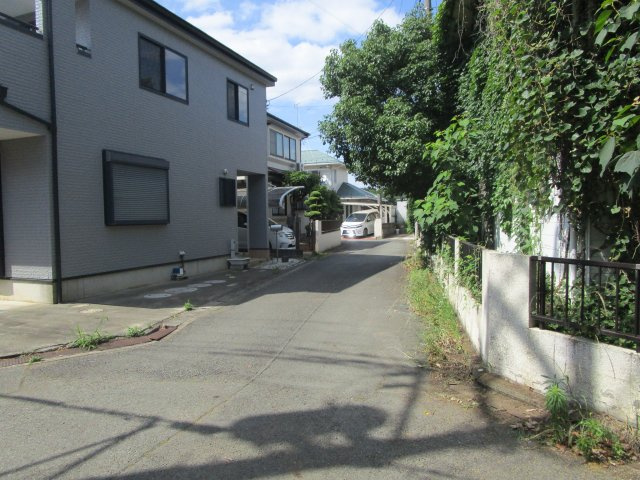 桶川市川田谷　中古戸建の前面道路含む現地写真