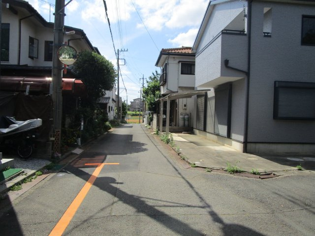桶川市川田谷　中古戸建の前面道路含む現地写真