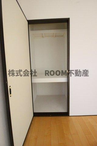ポルトボヌール(PORTE-BONHEUR)の寝室|落ち着いた色調の寝室です