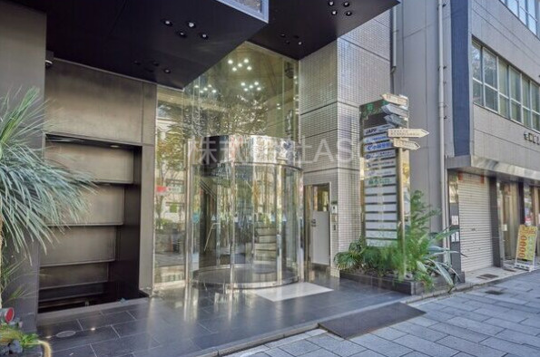 若杉グランドビル本館のエントランス