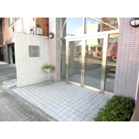 熊本市中央区本山４丁目の賃貸マンションのエントランス
