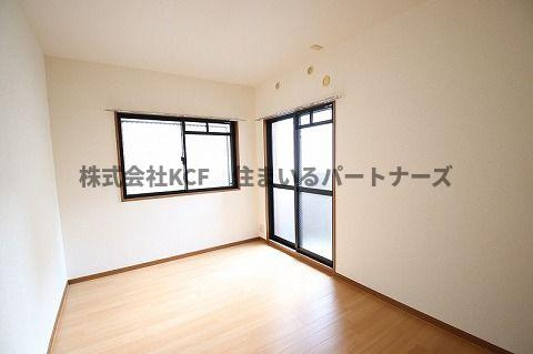 ルミエール合川の内装|使いやすい居間です
