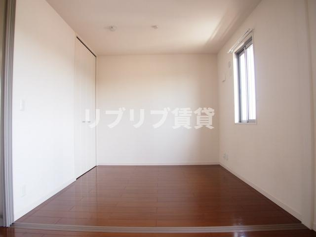 リヴェール星久喜の洋室