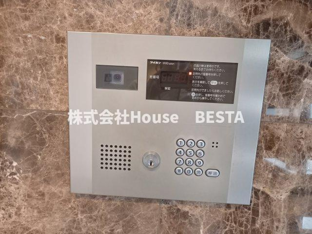 プレサンス三宮ルミネスのエントランス
