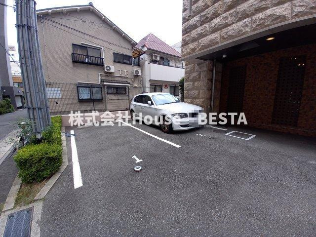 プレサンス三宮ルミネスの駐車場