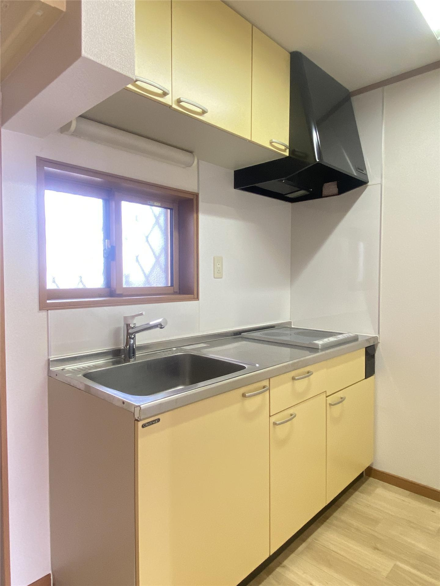 ＡＫハイムのキッチン|キッチン2.5帖※間取反転　実際の色や建具は異なります。